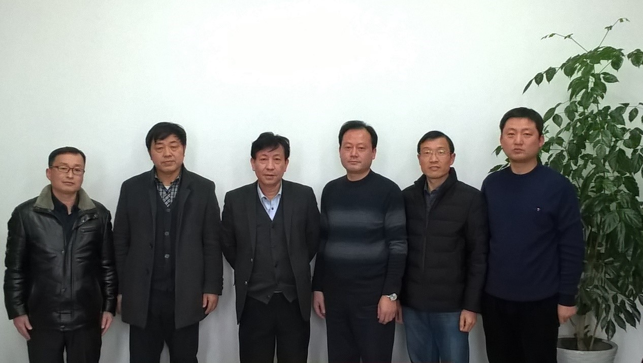 范以宁教授(左三)与分析测试中心和化学工程蓝色导航
部分专家教授合影 范以宁教授(左三)与分析测试中心和化学工程蓝色导航
部分专家教授合影